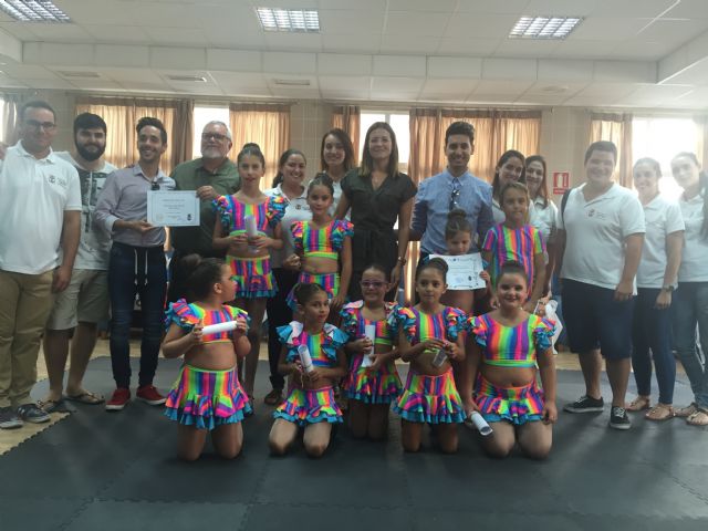 Los mayores de la residencia San Francisco participan en el programa Tú me enseñas, yo te enseño