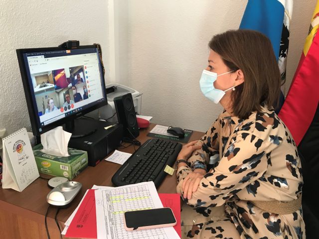 La secretaria de Estado de Pesca mantiene un encuentro con la alcaldesa, el edil de Pesca y las Cofradías de Pescadores de la Región