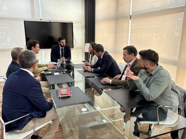 El Ayuntamiento, junto a representantes del sector industrial, se reúnen con el vicepresidente de la CARM para abordar aspectos relacionados con el desarrollo del polígono industrial de Águilas