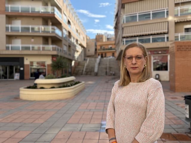 El PP pide a Moreno que abandone su política de brazos caídos y que actúe para remodelar y acondicionar la plaza del residencial Capri