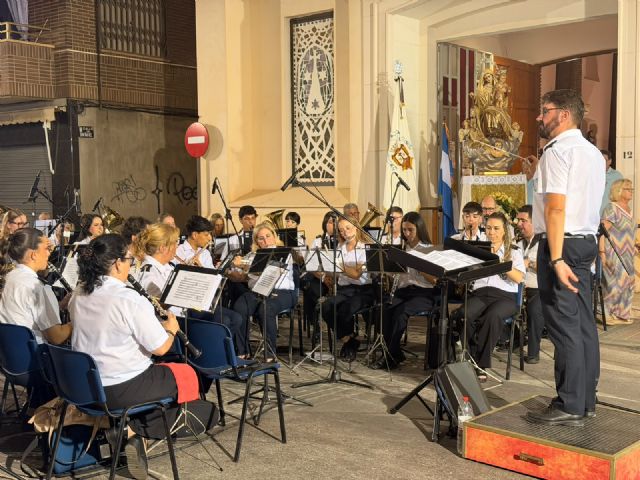 Águilas honra a la Virgen del Carmen con una multitudinaria jornada de tradición marinera