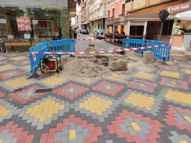 La superficie de la calle Conde de Aranda presenta hundimientos en diferentes puntos