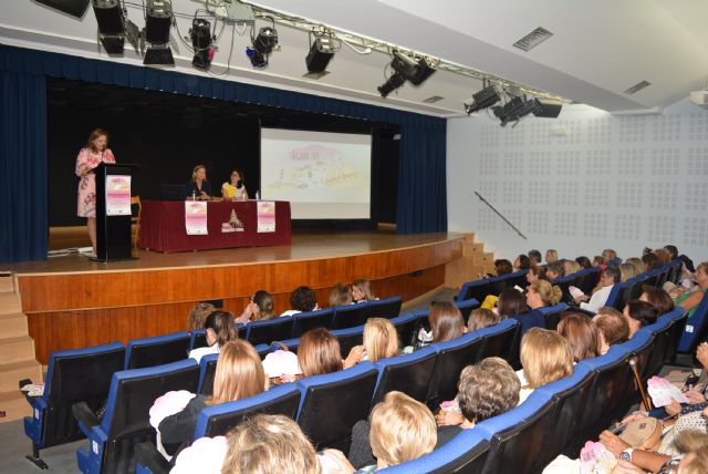 Las I Jornadas de Menopausia logran llenar la Casa de Cultura en su jornada inaugural