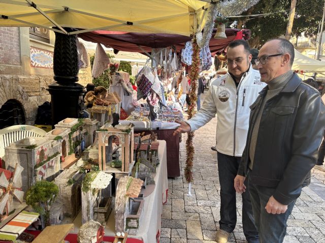 Amplia variedad de productos artesanales en el Mercadillo Tradicional Navideño