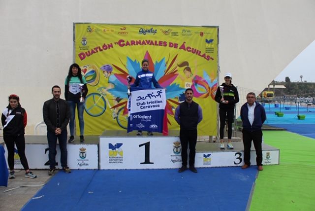 Cristóbal Valenzuela y Paloma Sánchez, en la cúspide del XXVI Duatlón Carnavales de Águilas