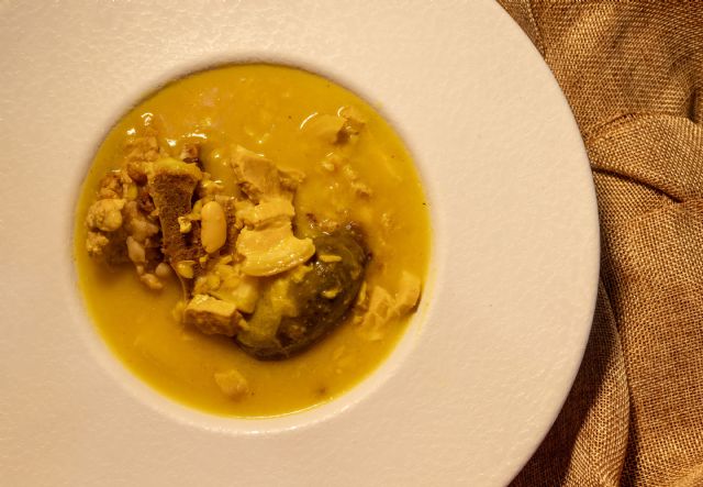 El guiso de trigo con oreja, morcilla y rabo de La Chimenea, premio a la mejor elaboración