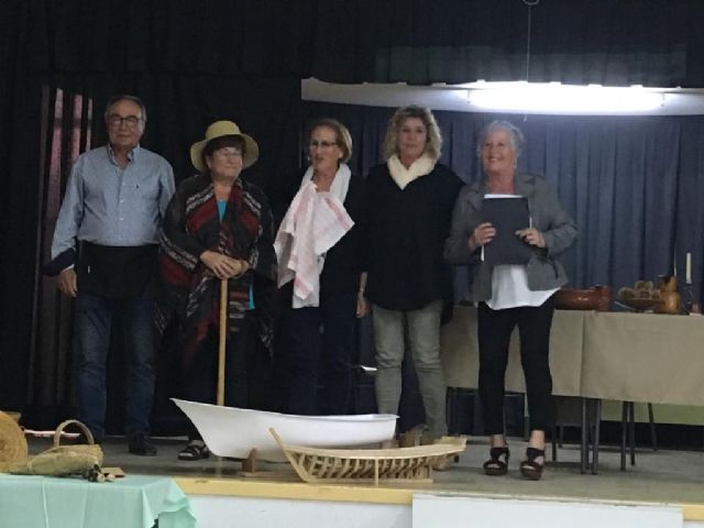 El centro de educación de adultos celebra una jornada de puertas abiertas.