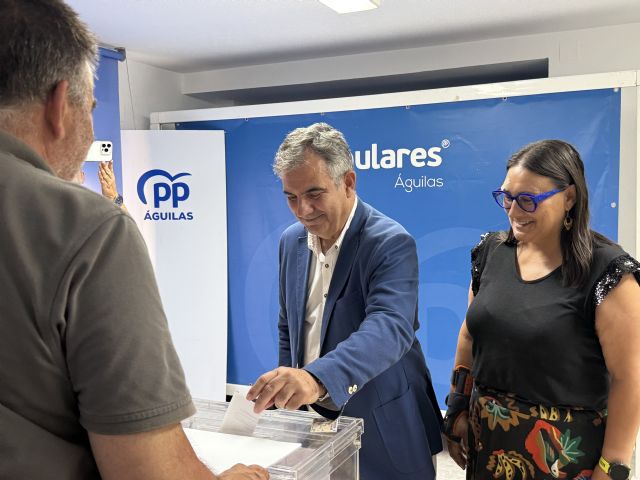 Los afiliados del Partido Popular de Águilas respaldan a Feijóo como presidente del partido en la Asamblea Local