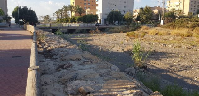 El Ayuntamiento inicia el desbroce y limpieza de ramblas en previsión de lluvias torrenciales