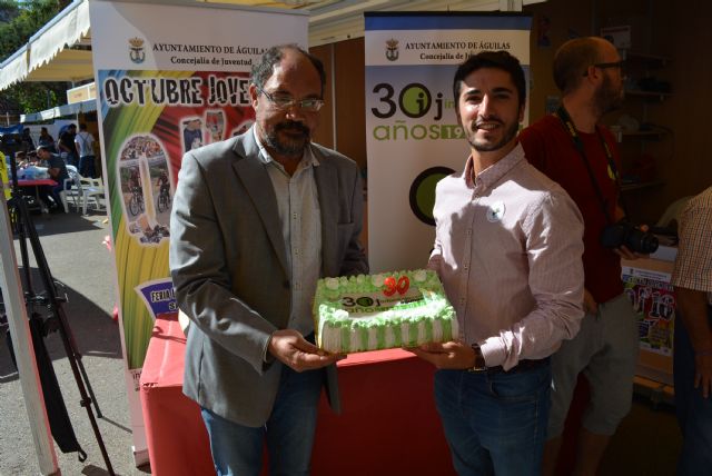 Más de treinta entidades se congregaron en la Plaza de Antonio Cortijos durante la Feria de Asociaciones 2016