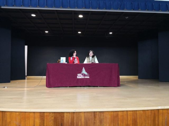 María Encarna Reche presenta en Águilas Calixto Pertinaz y el reino oscuro