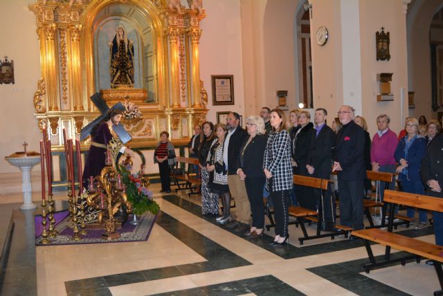 El Paso Morado celebra el tradicional besamanos al Nazareno