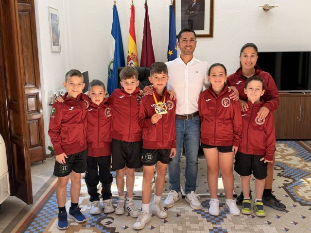 Recepción oficial a los karatecas del Club Deportivo Nintai tras su destacada participación en el campeonato de espa&ntilde;a