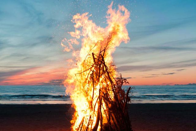 Siguiendo las recomendaciones sanitarias, este año no se permitirán las hogueras, con las tradicionales aglomeraciones que conllevan, en la noche del 23 al 24 de junio
