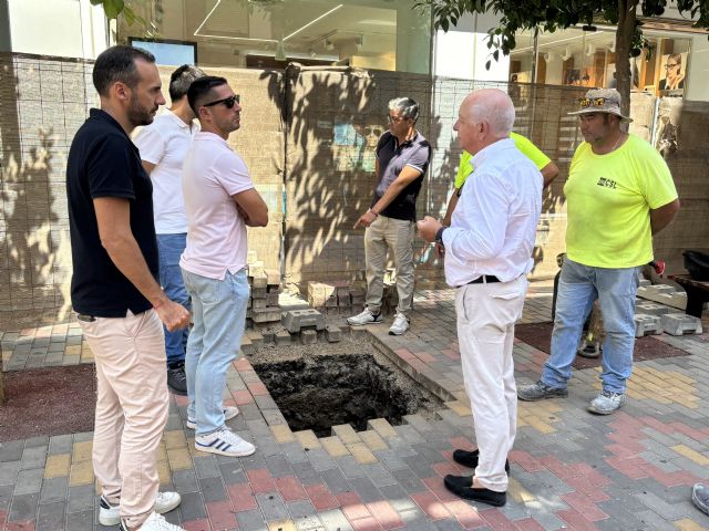 Comienzan los trabajos de instalación de sombras en la calle Conde de Aranda