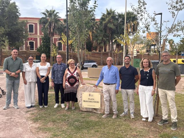 La plaza situada frente a la estación de Águilas pasa a llevar el nombre de Miguel Losilla Sánchez