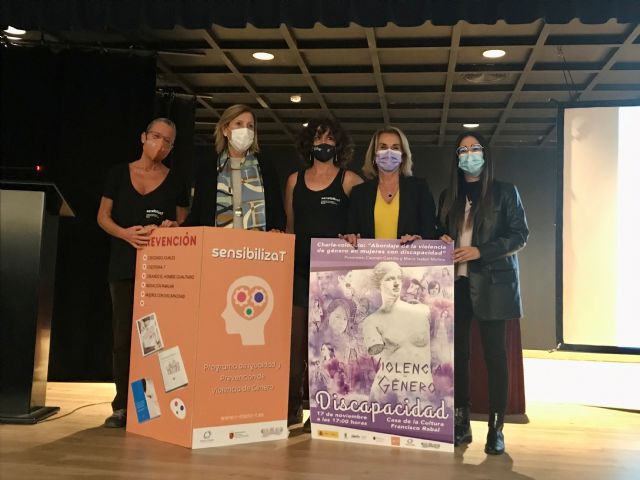 La Casa de la Cultura acogió ayer la charla 'Violencia de Género y Discapacidad'