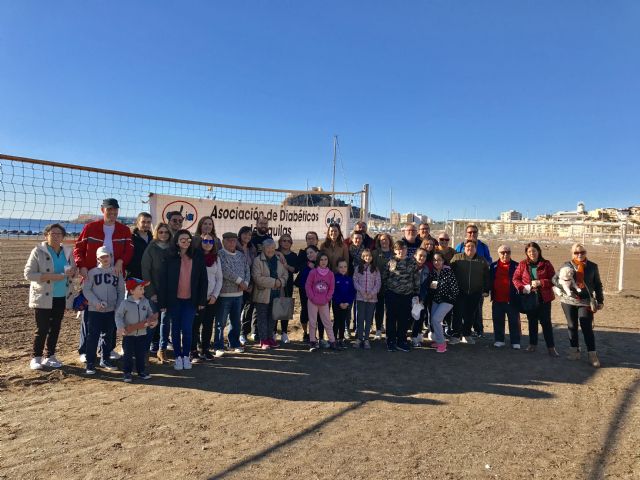 ADIA celebra su tradicional chocolatada navideña en la playa de Levante