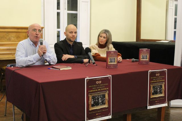 Pedro Francisco Sánchez presenta el libro 'Historia y Orígenes del Antiguo Carnaval de Águilas'
