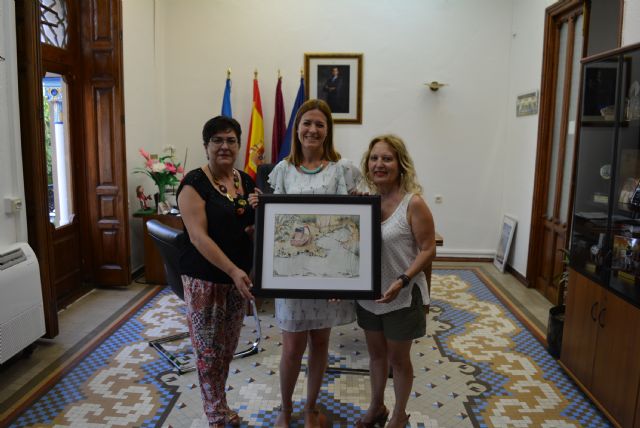 Apimo dona una de sus obras al Ayuntamiento de Águilas