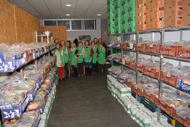 La alcaldesa y la edil de Servicios Sociales colaboran con Hogar Betania en la campaña de Navidad