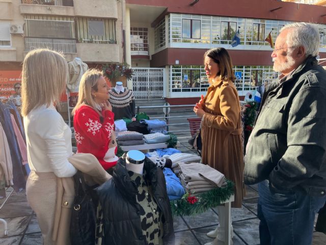 La Asociación de Comerciantes Unidos de Águilas (ACUA) celebra su primer mercadillo navideño