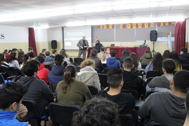 La sede permanente de la UMU organiza en Águilas dos talleres Wikidata