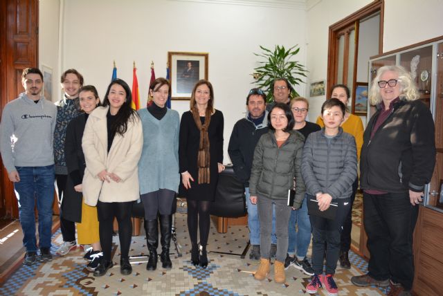 Alumnos de arquitectura de la Universidad de Cardiff realizan en Águilas su proyecto fin de carrera