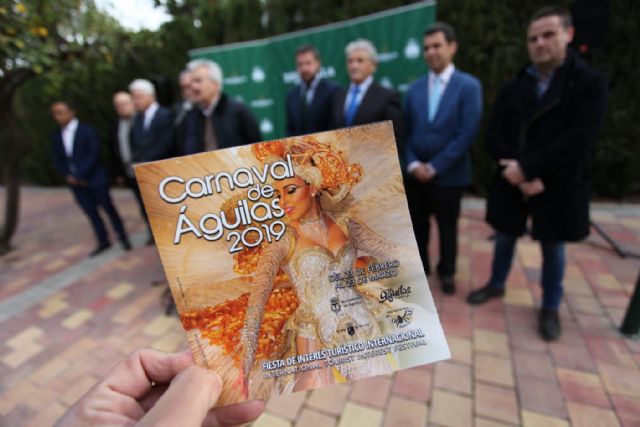 Águilas prepara sus calles y su puerto para el gran desfile de carnaval y la XVIII Regata Trofeo Estrella Levante