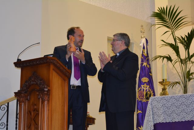 El párroco Antonio Salvador, encargado de ofrecer el pregón al Nazareno