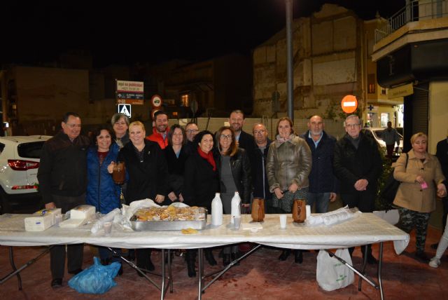 Chocolatada solidaria a beneficio de Cáritas tras el Vía Crucis del Viernes de Lázaro