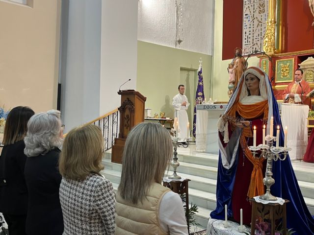 El Paso Morado celebra su tradicional acto de veneración a María Santísima de la Soledad