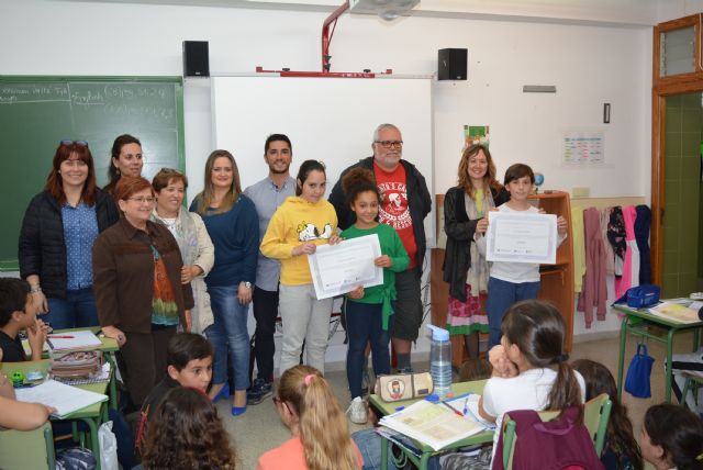 El colegio Las Lomas se convierte en el campeón del concurso de murales La pesca artesanal en Águilas