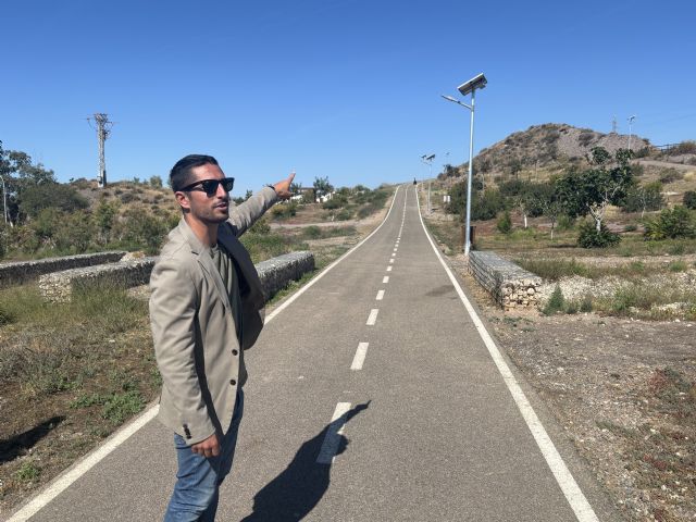 Águilas finaliza la instalación de farolas solares en espacios de turismo deportivo
