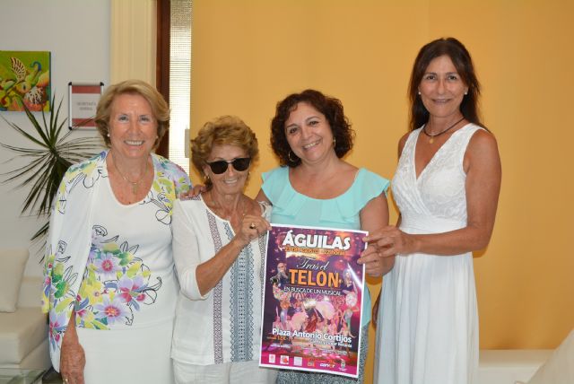 El musical Tras el telón muestra su cara más solidaria con Cáritas y Hogar Betania