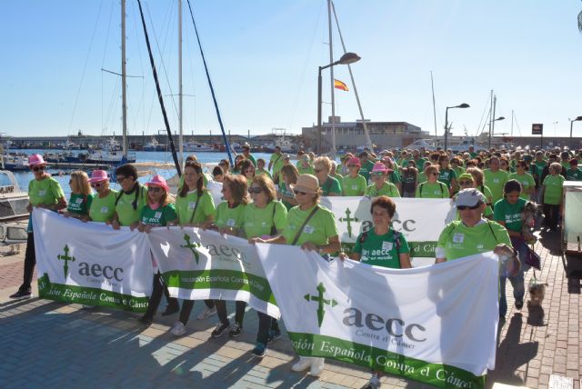 Más de trescientas personas se ponen en marcha contra el cáncer en Águilas