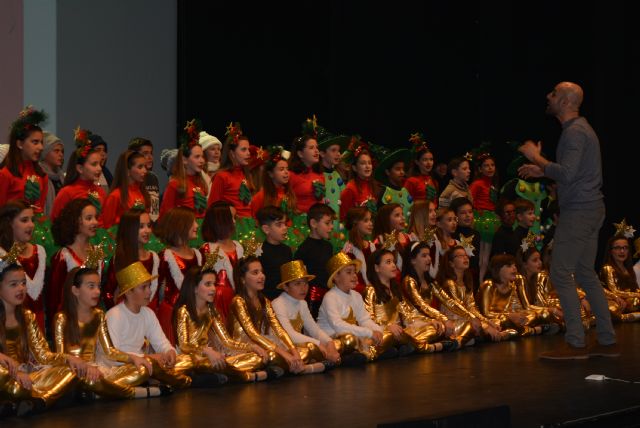 La gala solidaria del Carlos V logra recaudar 2.658 euros para la Asociación Alzheimer Águilas