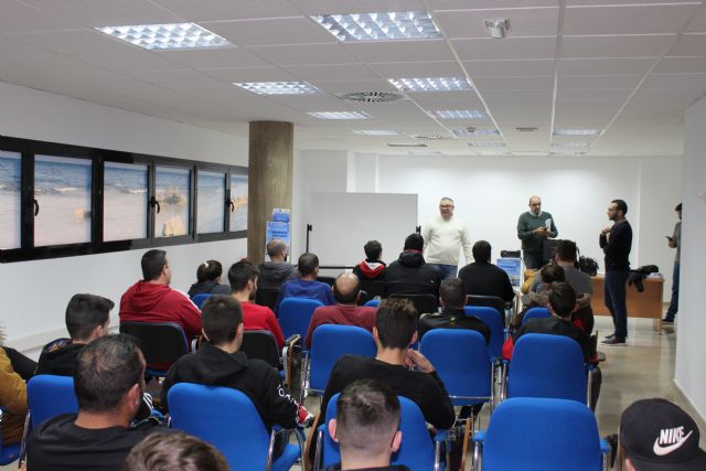 Los ediles de Pesca y Desarrollo Económico inauguran el curso de Marinero Pescador