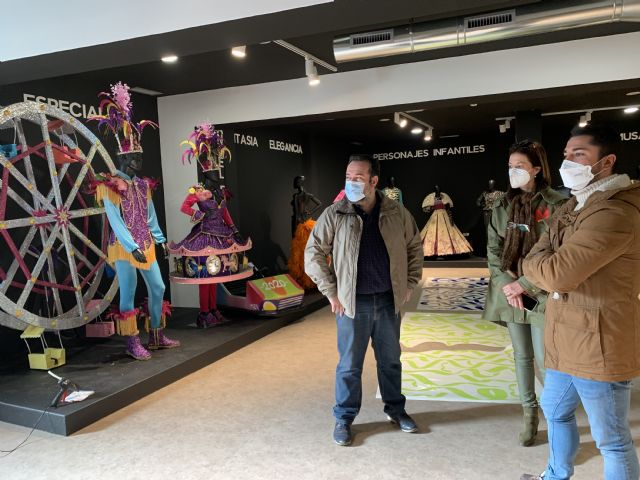 La alcaldesa y el concejal de Festejos visitan las obras del Museo del Carnaval