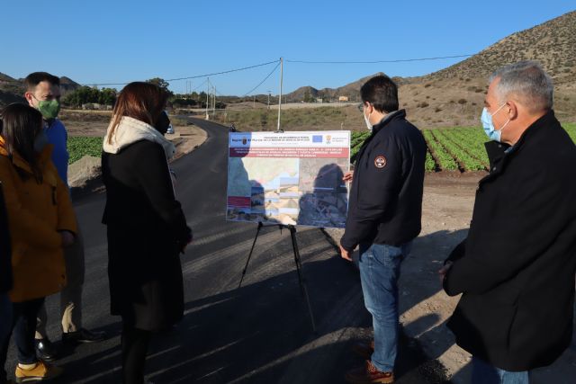La alcaldesa visita junto al consejero las actuaciones desarrolladas en Los Collados de en Medio y Cabezo Negro