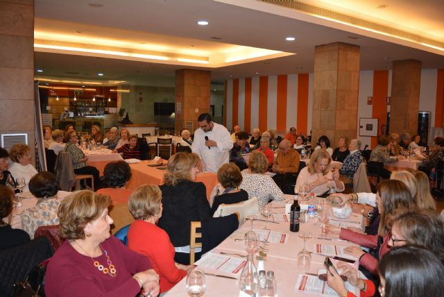 El curso de cocina de la asociación de Amas de Casa reúne a más de 125 participantes