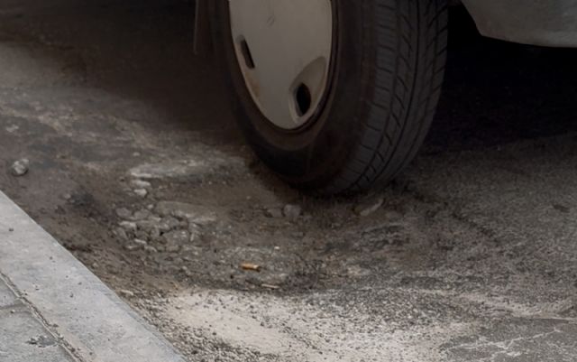 Sáez: 'La calle Jovellanos necesita que se arreglen los socavones de forma urgente y el asfaltado completo'