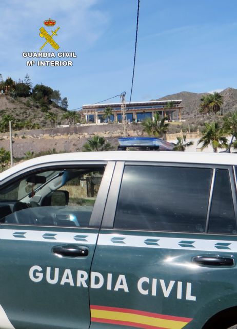 La Guardia Civil investiga una persona por construir varias viviendas en un terreno no urbanizable de Águilas