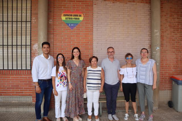Los centros educativos de Águilas se suman a la campaña 'Espacio Libre de LGTBIQ-FOBIA'