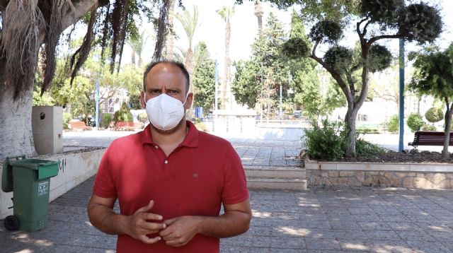 La plaza Alfonso Escámez necesita urgentemente labores de limpieza y mantenimiento