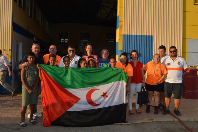 Los niños saharauis del Programa Vacaciones en Paz disfrutan de una jornada de convivencia con Protección Civil