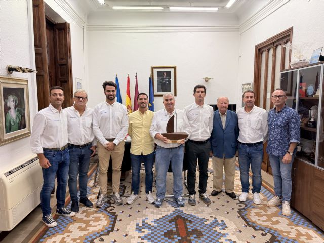 El Ayuntamiento de Águilas recibe a la tripulación del Saleroso 2.0, subcampeona de Espa&ntilde;a de Cruceros