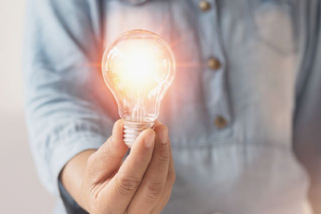 El Pleno votará aprobar una partida para ayudar a pagar los recibos de la luz a las familias aguileñas en situación de vulnerabilidad