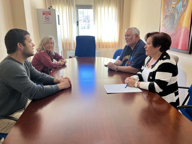 La expedición científica del 'ecoaventurero' Nacho Dean llega a Águilas