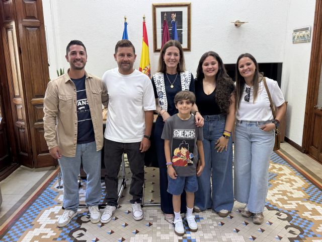 José Manuel Lajarín es recibido por la alcaldesa de Águilas con motivo de su nueva convocatoria con la selección española de Hockey